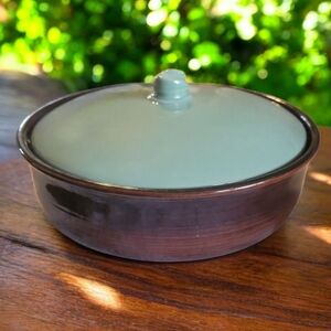 Vtg 50s Village Green Red Wing 2 Qt Round Covered Casserole Stoneware Dish